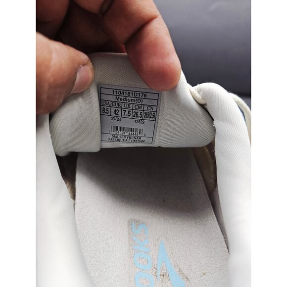 Brooks Men 8.5 Comfy footwear - Picture 2 of 11